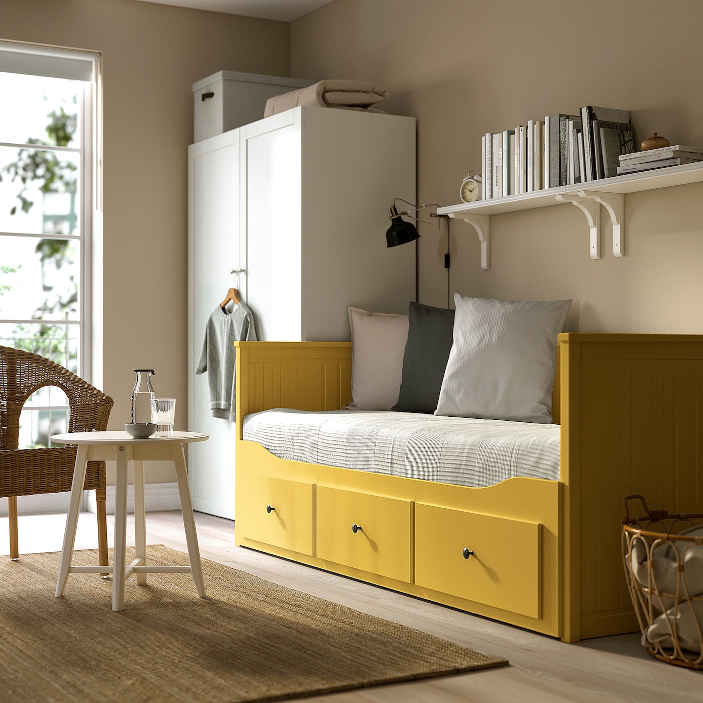 HEMNES 